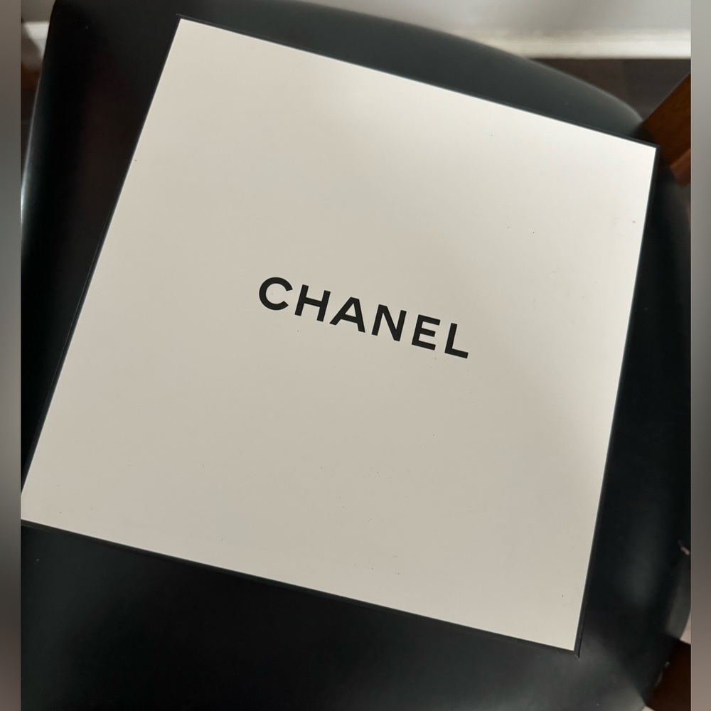 CHANEL Box